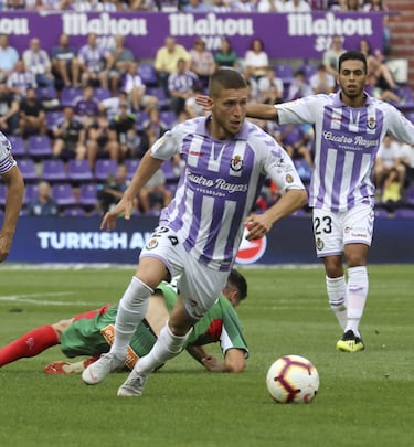 A finales de enero de 2010 fue cedido al Real Valladolid C. F. hasta el final de la temporada. 