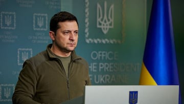 In a televised speech on Friday evening the Ukrainian leader said that he expected a sustained military attack overnight but called on citizens to remain strong.