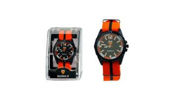 Equípate para tu día a día con productos del Valencia CF como este reloj