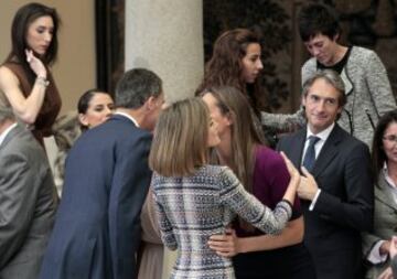 Los Reyes Don Felipe y Doña Leticia con Amaya Valdemoro. 
