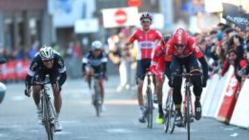 Kris Boeckmans (Lotto Soudal) se impone a su compatriota Gianni Meersman (Etixx).