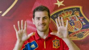 Homenaje de la Federación a Iker Casillas en Asturias
