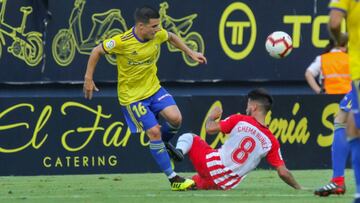 El juego de bandas no está dando resultados al Cádiz
