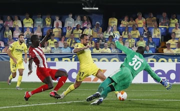 4-3. Paco Alc¨¢cer marc¨® el cuarto gol.