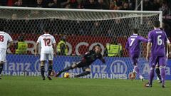 Cristiano Ronaldo, lanzando un penalti en un partido entre el Sevilla y el Real Madrid.