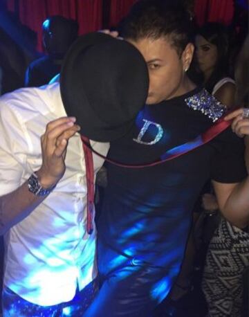 Neymar acudió a la fiesta de cumpleaños de su hermana en Brasil.