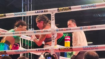 Mariana Juárez durante la pelea en contra de 'The Tiger' Mokebisi,