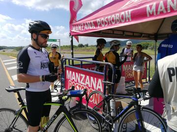 El calor de Barranquilla, el río Magdalena, el mar Caribe y 1500 aficionados rodaron junto a Peter Sagan en el gran fondo que pone fin a su visita a Colombia.