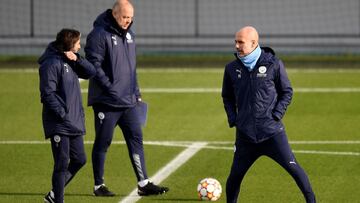 Guardiola en el entrenamiento del City.