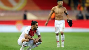 Rennes Monaco's Belgian midfielder Nacer Chadli reacts after losing the French L1 football match between Monaco and Rennes on October 7, 2018 at the "Louis II Stadium" in Monaco. (Photo by VALERY HACHE / AFP)
