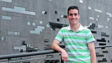 <b>REMA A FAVOR. </b>Alejandro Alfaro colabora con el Tenerife desde la distancia para traer a Crespo.