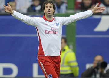 Van Nistelrooy celebrando su primer gol con el Hamburgo en febrero de 2011.