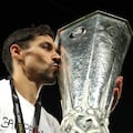 El palmarés de Jesús Navas con el Sevilla es impresionante. Ha ganado dos Copas de la UEFA (2006 y 2007), una Supercopa de Europa (2006), dos Europa League (2020, 2023), dos Copa del Rey (2007, 2010) y una Supercopa de España (2007).