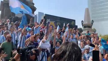 Aficionados argentinos festejan en el Ángel de la Independencia