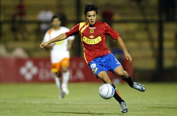 El volante ofensivo comenzó su carrera en Unión Española, pero su retorno a Chile, luego de que su pase lo adquiriera el Villarreal de España, lo concretó en Audax Italiano, en 2008.