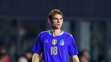 FORT LAUDERDALE, FLORIDA - OCTOBER 14: Nico Paz of Argentina looks on during the International Friendly match between Puerto Rico and Argentina at Chase Stadium on October 14, 2025 in Fort Lauderdale, Florida. Megan Briggs/Getty Images/AFP (Photo by Megan Briggs / GETTY IMAGES NORTH AMERICA / Getty Images via AFP)