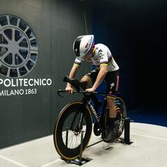 Evenepoel se prueba en el túnel del viento de Milán