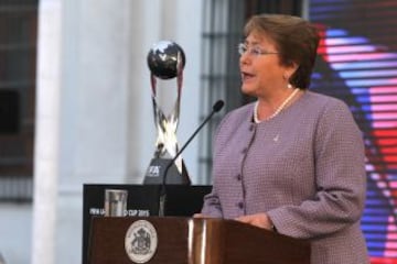 En La Moneda se realizó el lanzamiento del Trophy Tour del Mundial Sub 17. El trofeo recorrerá distintas ciudades de Chile.
