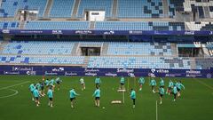 El Málaga entrenándose en La Rosaleda.