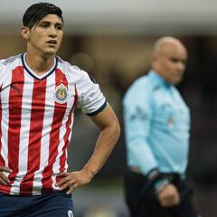 Chivas analizaría la venta de Alan Pulido