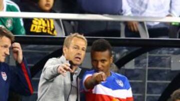 Jurgen Klinsmann y Julian Green durante el partido ante M&eacute;xico.