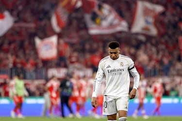 Kylian Mbappé desolado caer eliminados en el Allianz Arena.