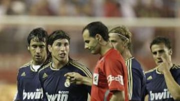 <strong>MAL MOMENTO.</strong> Los dos partidos de sanción a Sergio Ramos le seguirán dando verdaderos quebraderos de cabeza al entrenador del Real Madrid, Bernd Schuster.