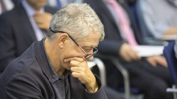 Villar y la RFEF reciben la resoluci車n de su destituci車n