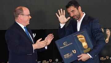 Buffon recogió el Golden Foot 2016.