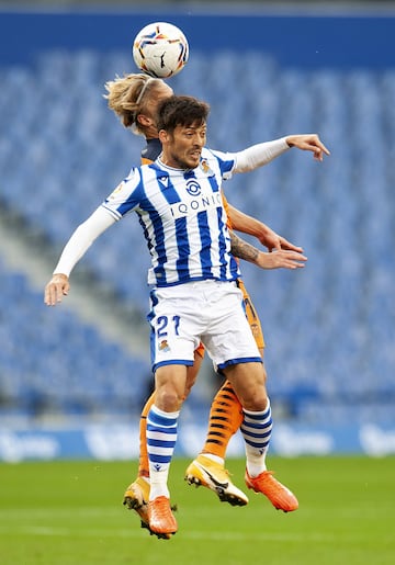 19 Títulos: 1 Mundial, 2 Eurocopas, 4 Premier Leagues, 2 FA CUP, 2 Copas del Reu, 5 Copas de la Liga inglesa y 3 Community Shield.