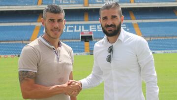 Pol Bueso, renovado por una temporada más.