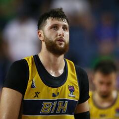 Nurkic explota: “¿Cómo vamos a remontar con 4 jugadores durmiendo en una cama?”