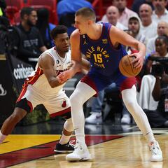 Nikola Jokic lidera a la NBA en los rubros estadísticos de los playoffs