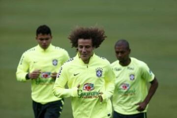 David Luiz deberá luchar por un puesto en la defensa de Brasil. Dunga preferiría a Miranda acompañando a Tiago Silva.