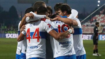 Futbol, Curico Unido vs Universidad Catolica.
Fecha 18, campeonato Nacional 2022.
El jugador de Universidad Catolica Luciano Aued, izquierda, celebra su gol contra Curico Unido durante el partido por la primera division disputado en el estadio La Granja.
Curico, Chile.
17/07/2022
Jose Robles/Photosport
Football, Curico Unido vs Universidad Catolica.
18th date, 2022 National Championship.
Universidad Catolica’s player Luciano Aued, left , celebrates his goal against Curico Unido during the first division match held at La Granja stadium.
Curico, Chile.
07/17/2022
Jose Robles/Photosport