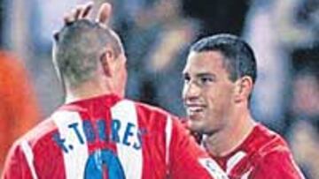 Maxi celebra con Torres el gol de la victoria.