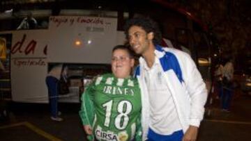 IRINEY SERÁ HOY EL PROTAGONISTA Iriney llegó ayer a Sevilla con el resto de la expedición granadinista.