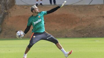 14/08/20
 ENTRENAMIENTO DEL VALENCIA CF - 
 CRISTIAN RIVERO