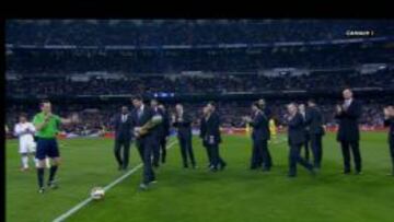 La plantilla de baloncesto ofreció la Copa a la afición