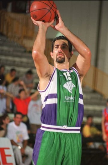 Orenga con el Unicaja. Fue uno de los grandes reboteadores de la historia de la ACB.