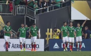 Javier 'Chicharito' Hernandez celebra después de anotar contra Jamaica.