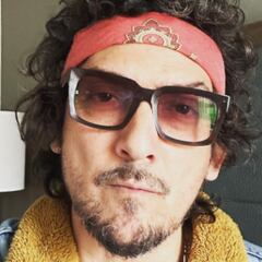 León Larregui denuncia agresión en París: qué le pasó al líder de Zoé