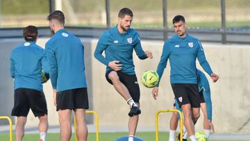Iñigo Martínez en la sesión de esta tarde en Lezama.
