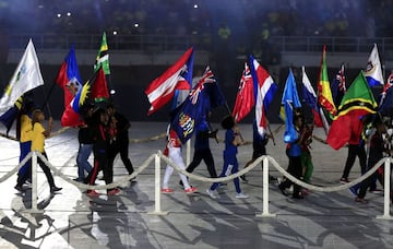 A las 8 de la noche comenzó la clausura de las justas que estuvo marcada por tres aspectos. La entrega de la próxima edición de los Juegos a Panamá que será la próxima sede, la muestra del Carnaval de Barranquilla y el concierto de Silvestre Dangond.