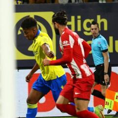 ‘Choco’ Lozano scores as Cádiz fall at home to Atlético Madrid