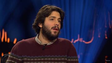 El cantante portugués Salvador Sobral, ganador del Festival de Eurovisión 2017, durante una entrevista con el programa de televisión suizo 'Skavlan'.