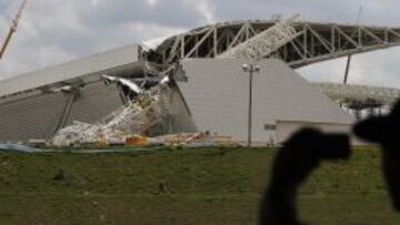 El Arena Corinthians, una de las sedes del Mundial, se ha derrumbado cuando estaba en proceso de construcci&oacute;n.