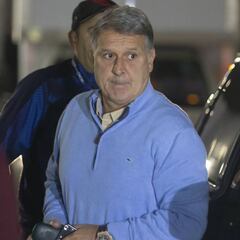 Martino y Tena piden al futbolista mexicano mayor madurez antes de ir a Europa