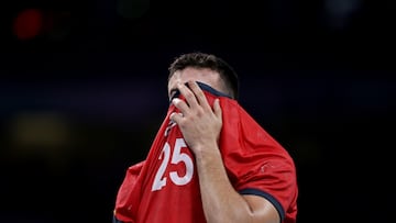 Villeneuve-d'ascq (France), 09/08/2024.- Agustin Casado of Spain reacts after losing the semi - final game between Germany and Spain of the Handball competitions in the Paris 2024 Olympic Games, at the Pierre Mauroy Stadium in Villeneuve-d'Ascq, France, 09, August, 2024. (Balonmano, Francia, Alemania, España) EFE/EPA/ALEX PLAVEVSKI