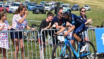 Enric Mas llega a línea de meta en Peyragudes.